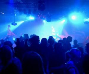 Ouders willen dat hun kinderen vroeger thuiskomen van een avondje stappen